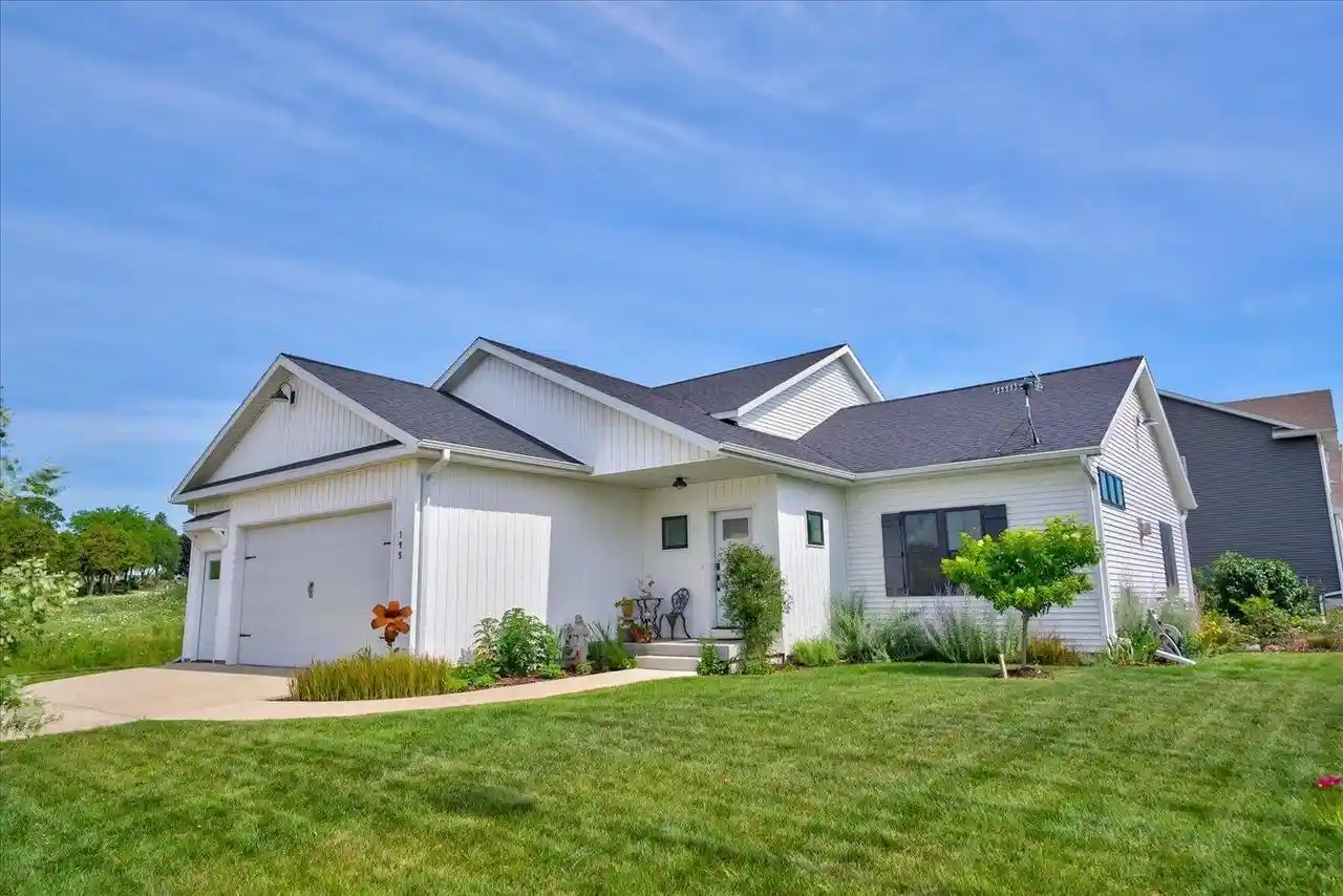 1st image of 195 Prairie Mound Dr Dr, Oregon, WI 53575 | MLS# 2027522