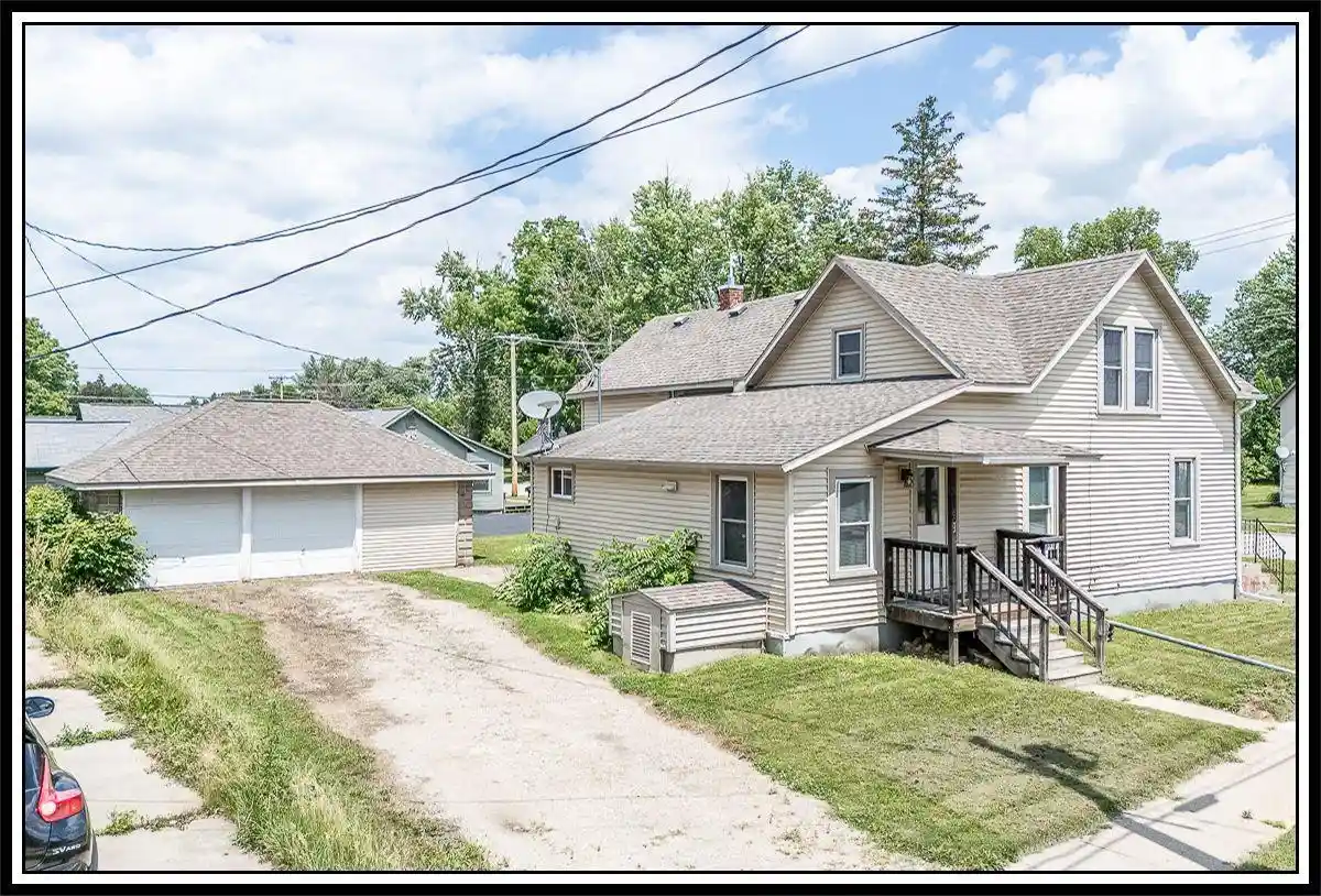 Homes for sale in New London, WI | 803 Shiocton Street Street, New London, WI 54961 | MLS# 50328687