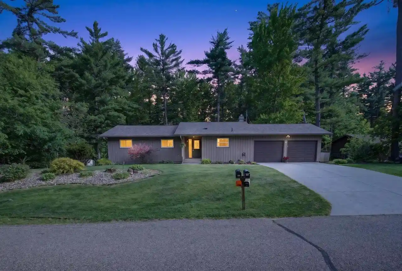 1st image of 520 Brentwood Dr Dr, Wisconsin Rapids, WI 54494 | MLS# 22603128
