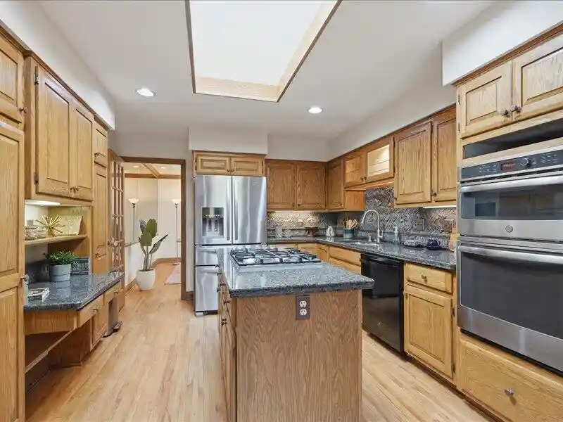 2nd image of 700 Waters Edge Rd Rd, Racine, WI 53402