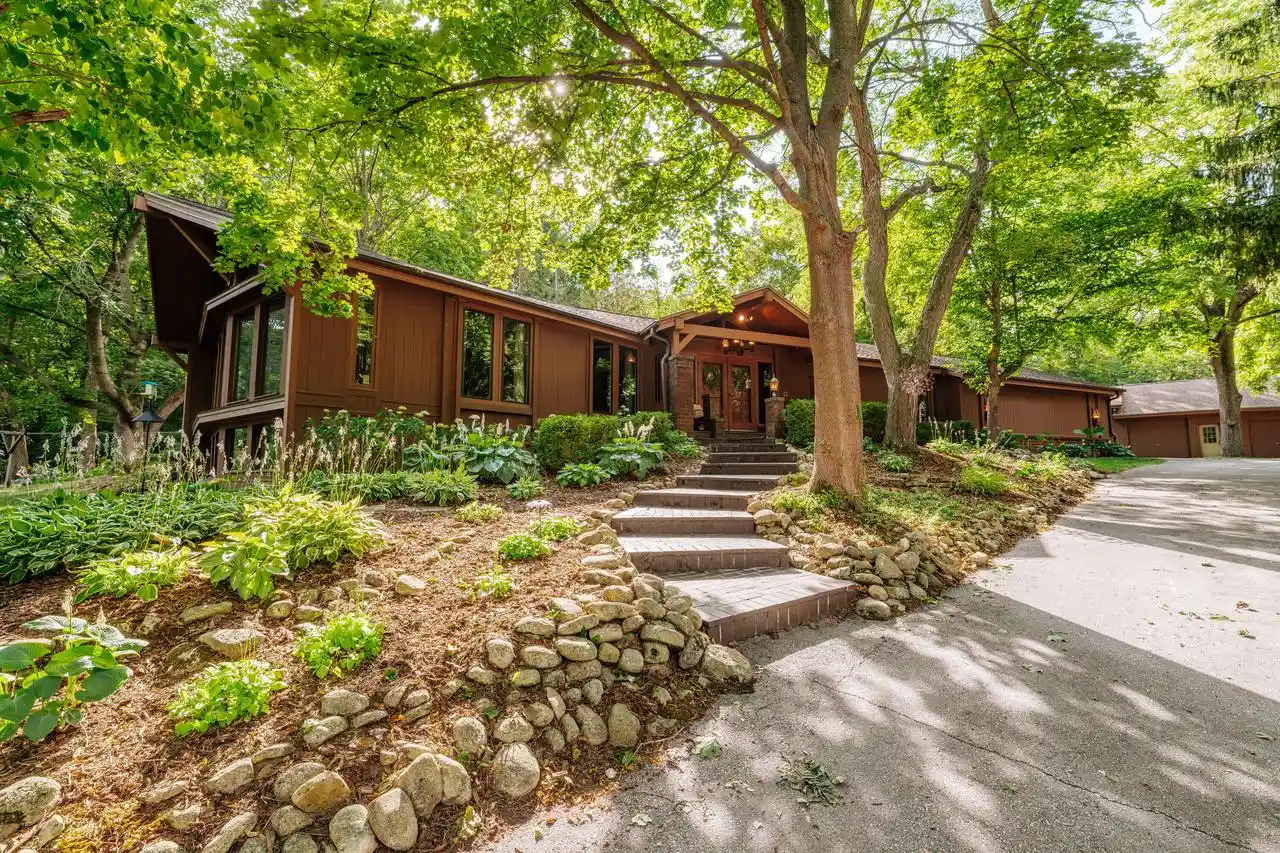 1st image of W208s6977 High Bluff Dr Dr, Muskego, WI 53150 | MLS# 1970536