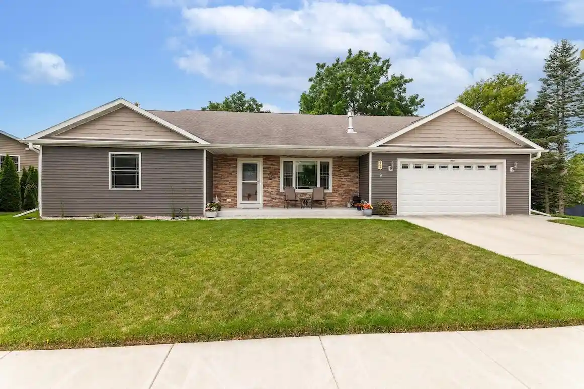 Homes for sale in Hartford, WI | 869 Spruce Street Street, Hartford, WI 53027 | MLS# 1970550