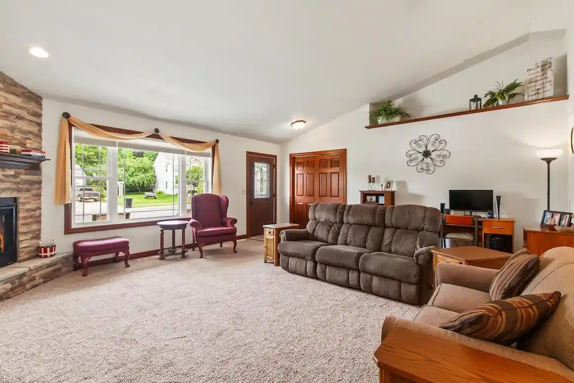 Homes for sale in Hartford, WI | 869 Spruce Street Street, Hartford, WI 53027 | MLS# 1970550