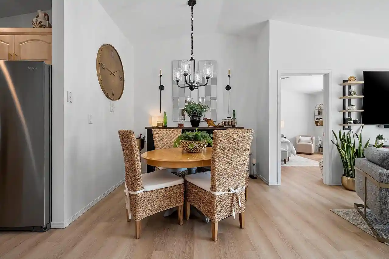 Listing Photo 4 - Condo for sale in building located at 1600 Rustic Oaks Cir Cir, Green Bay, WI 54301 - Unit #23