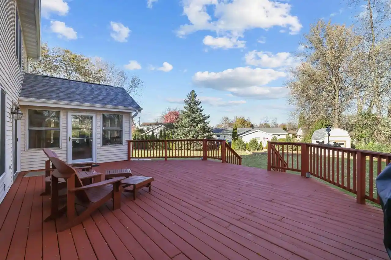 Homes for sale in New London, WI | 1412 Parkview Dr Dr, New London, WI 54961 | MLS# 50328716