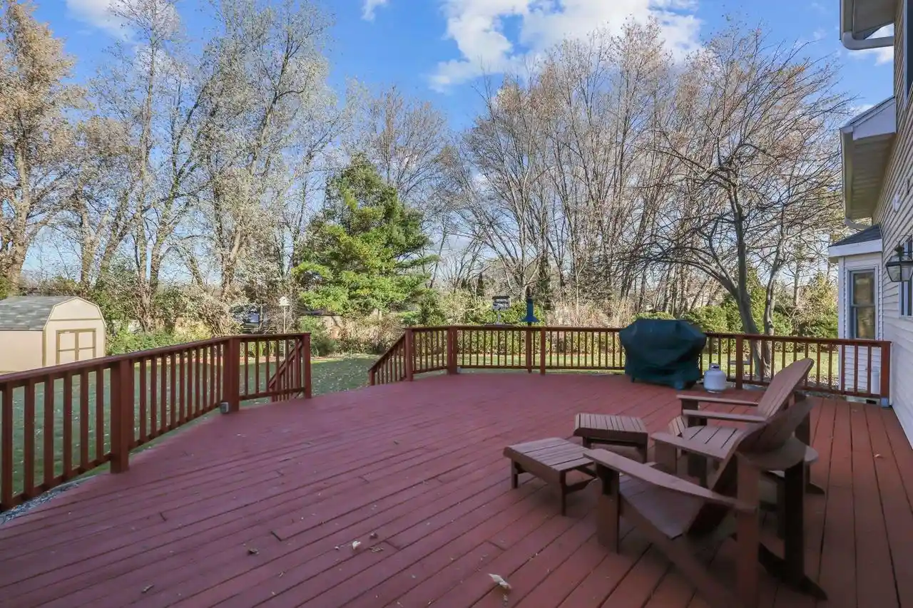 Homes for sale in New London, WI | 1412 Parkview Dr Dr, New London, WI 54961 | MLS# 50328716