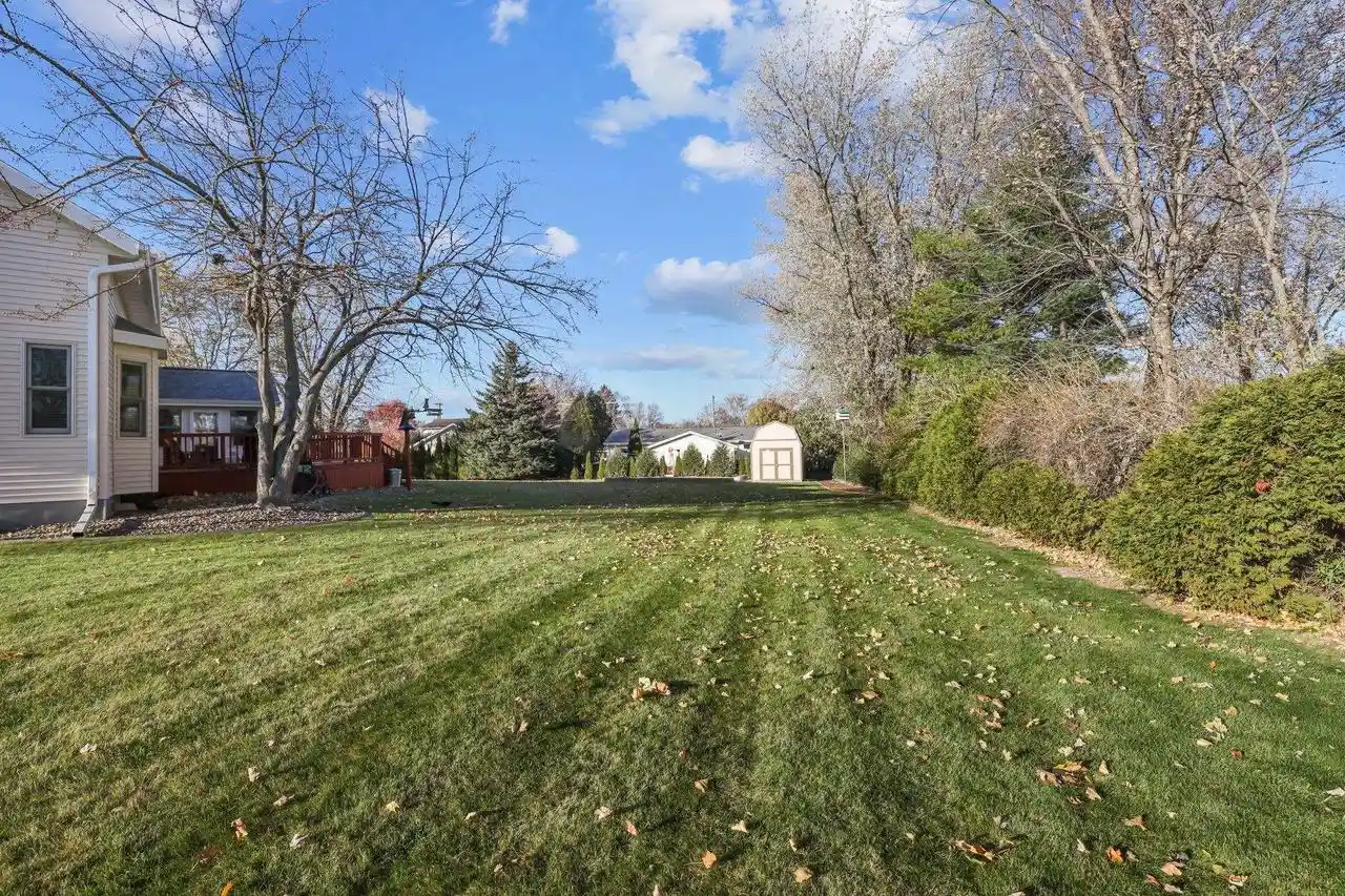 Homes for sale in New London, WI | 1412 Parkview Dr Dr, New London, WI 54961 | MLS# 50328716