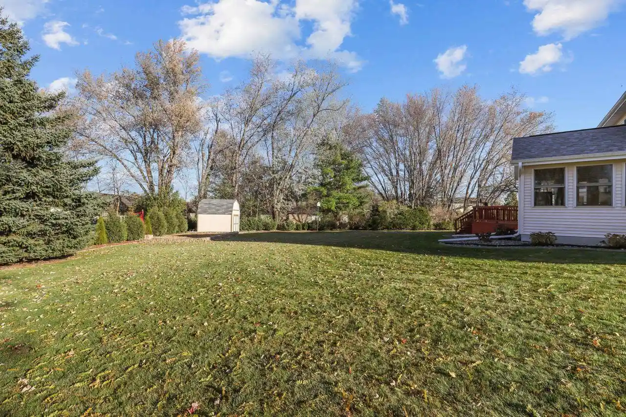 Homes for sale in New London, WI | 1412 Parkview Dr Dr, New London, WI 54961 | MLS# 50328716