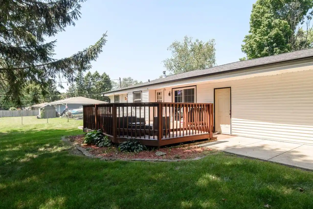 Homes for sale in New Berlin, WI | 17701 W Rogers Dr Dr, New Berlin, WI 53146 | MLS# 1970571