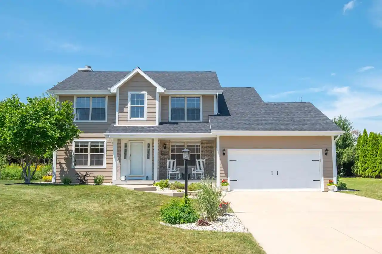 Homes for sale in New Berlin, WI | 13575 W Foxwood Court Court, New Berlin, WI 53151 | MLS# 1970578