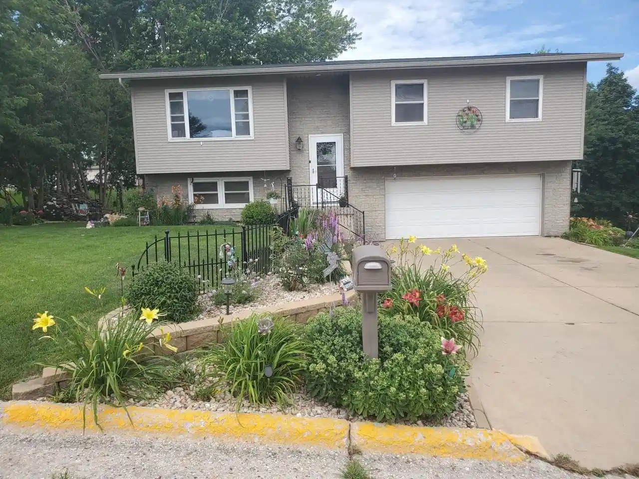 Homes for sale in Dodgeville, WI | 614 W Washington Street Street, Dodgeville, WI 53553 | MLS# 2027574