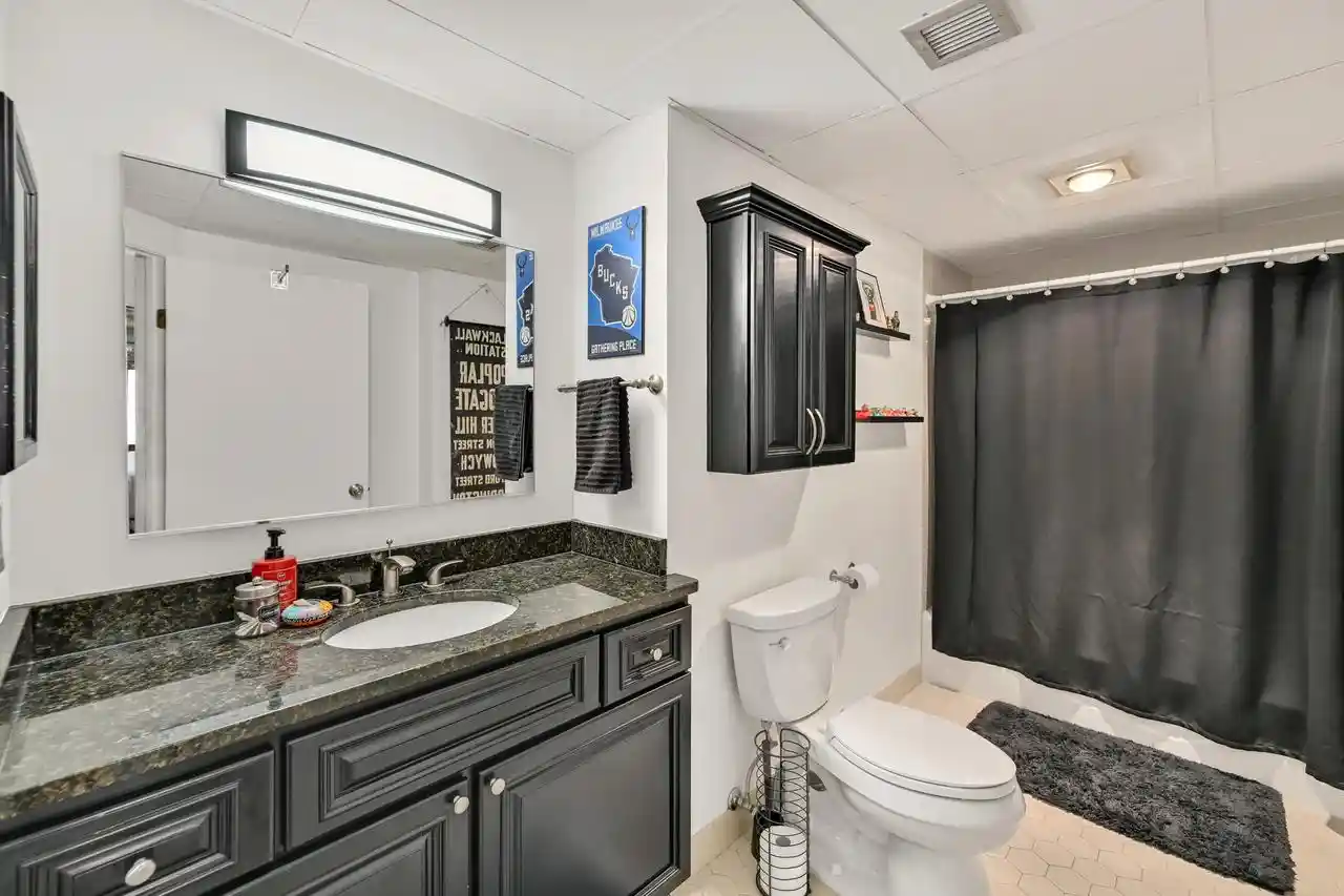 Homes for sale in Milwaukee, WI | 1633 N Prospect Avenue Avenue #7E, Milwaukee, WI 53202 | MLS# 1970598