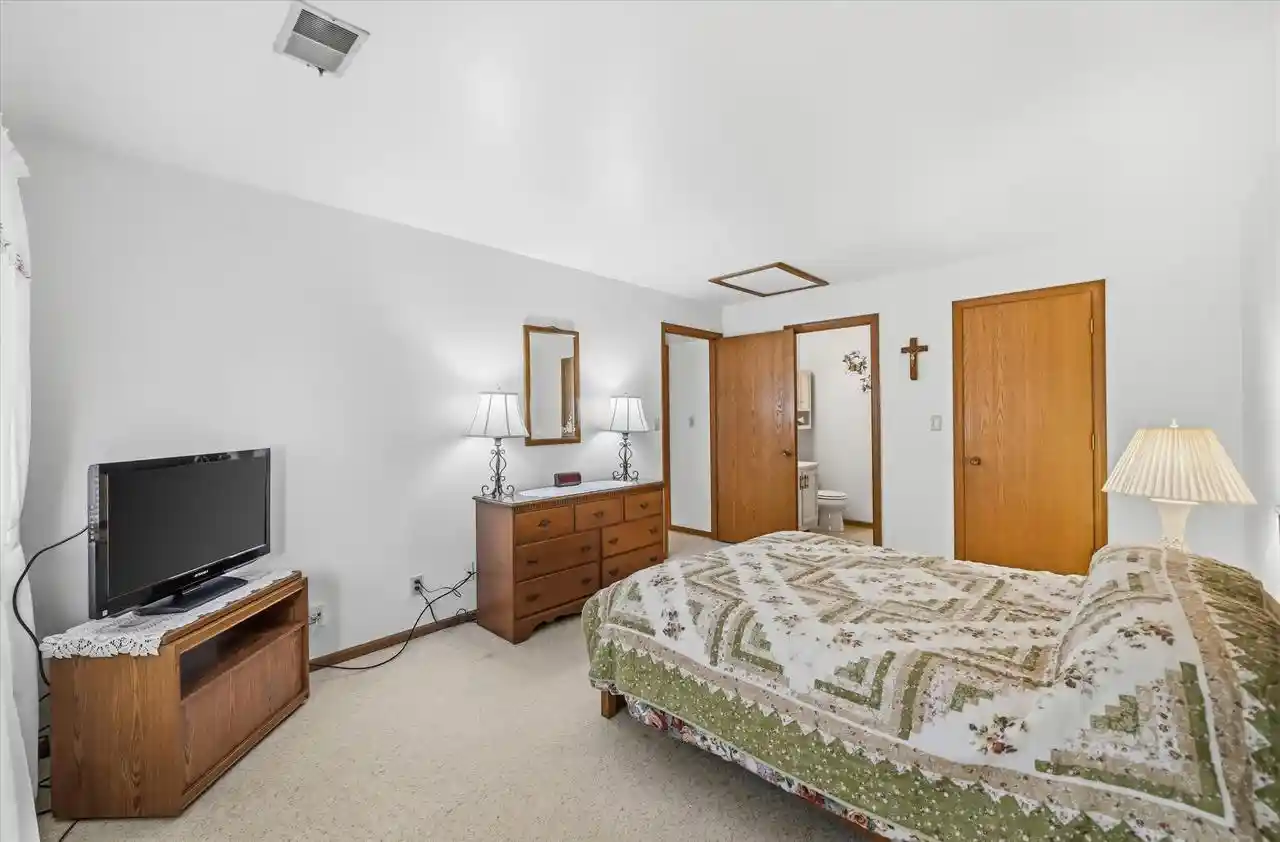 Homes for sale in Port Washington, WI | 1755 Parknoll Lane Lane #4, Port Washington, WI 53074 | MLS# 1970628
