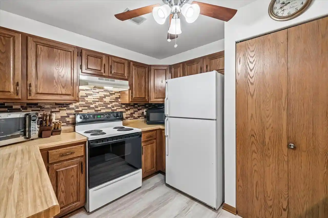 Homes for sale in Port Washington, WI | 1755 Parknoll Lane Lane, Port Washington, WI 53074 | Houzeo