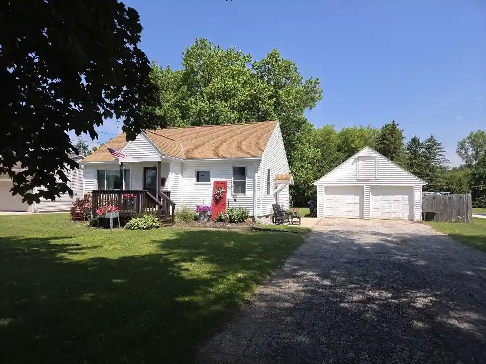 Homes for sale in Mishicot, WI | 513 Randolph Street Street, Mishicot, WI 54228 | MLS# 1970635