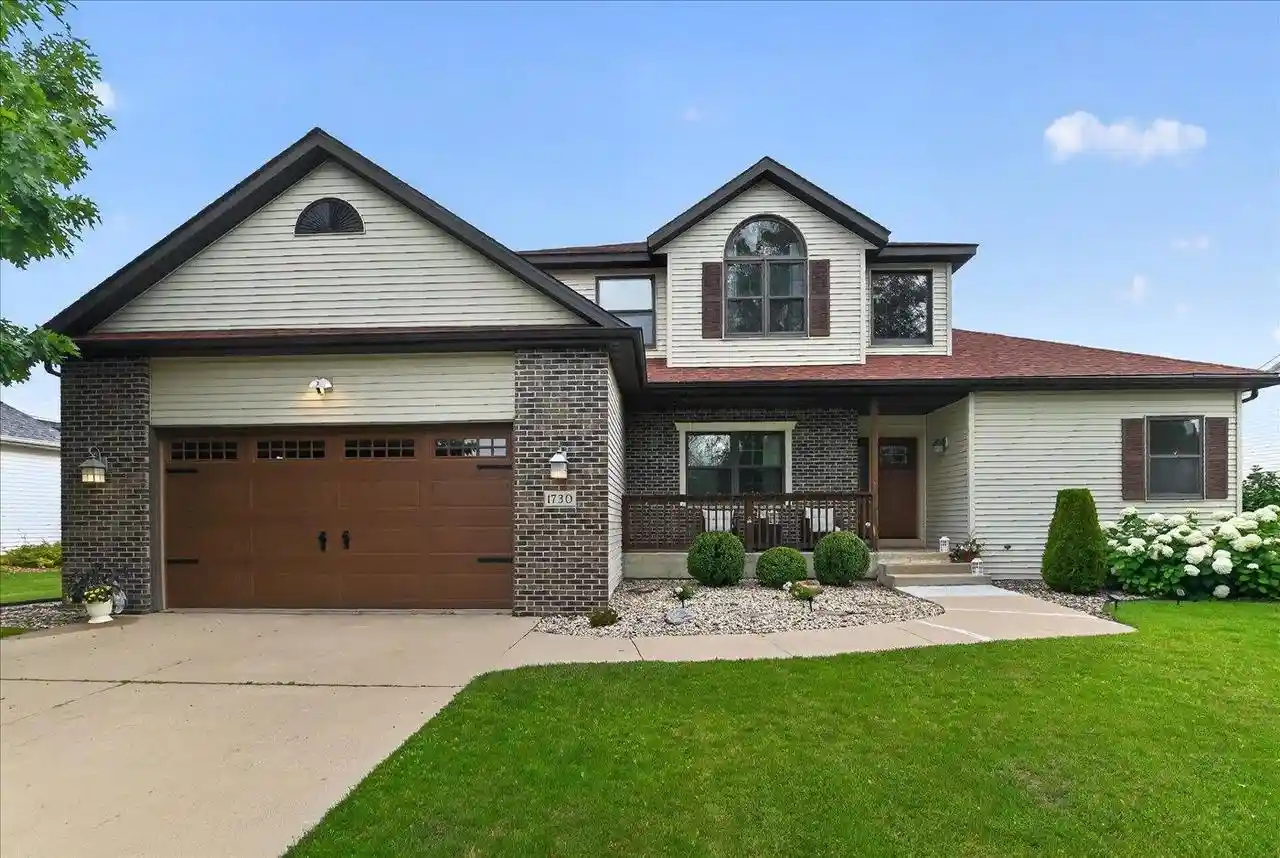 Photo 1 of Single family home for sale at 1730 Stonehaven Dr Dr, Sun Prairie, WI 53590 | MLS# 2027602 | Listing updated on 2026-08-25