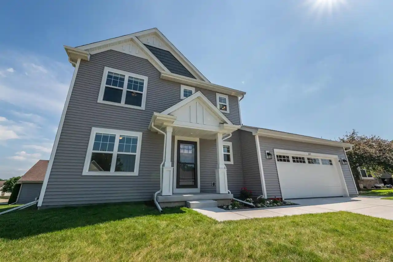 Homes for sale in Hartford, WI | 225 Acadia Avenue Avenue, Hartford, WI 53027 | MLS# 1970654