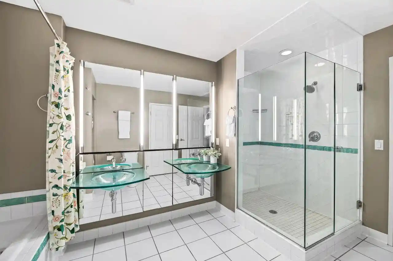 Listing Photo 5 - Condo for sale in building located at 205 N Water St St, Milwaukee, WI 53202 - Unit #200