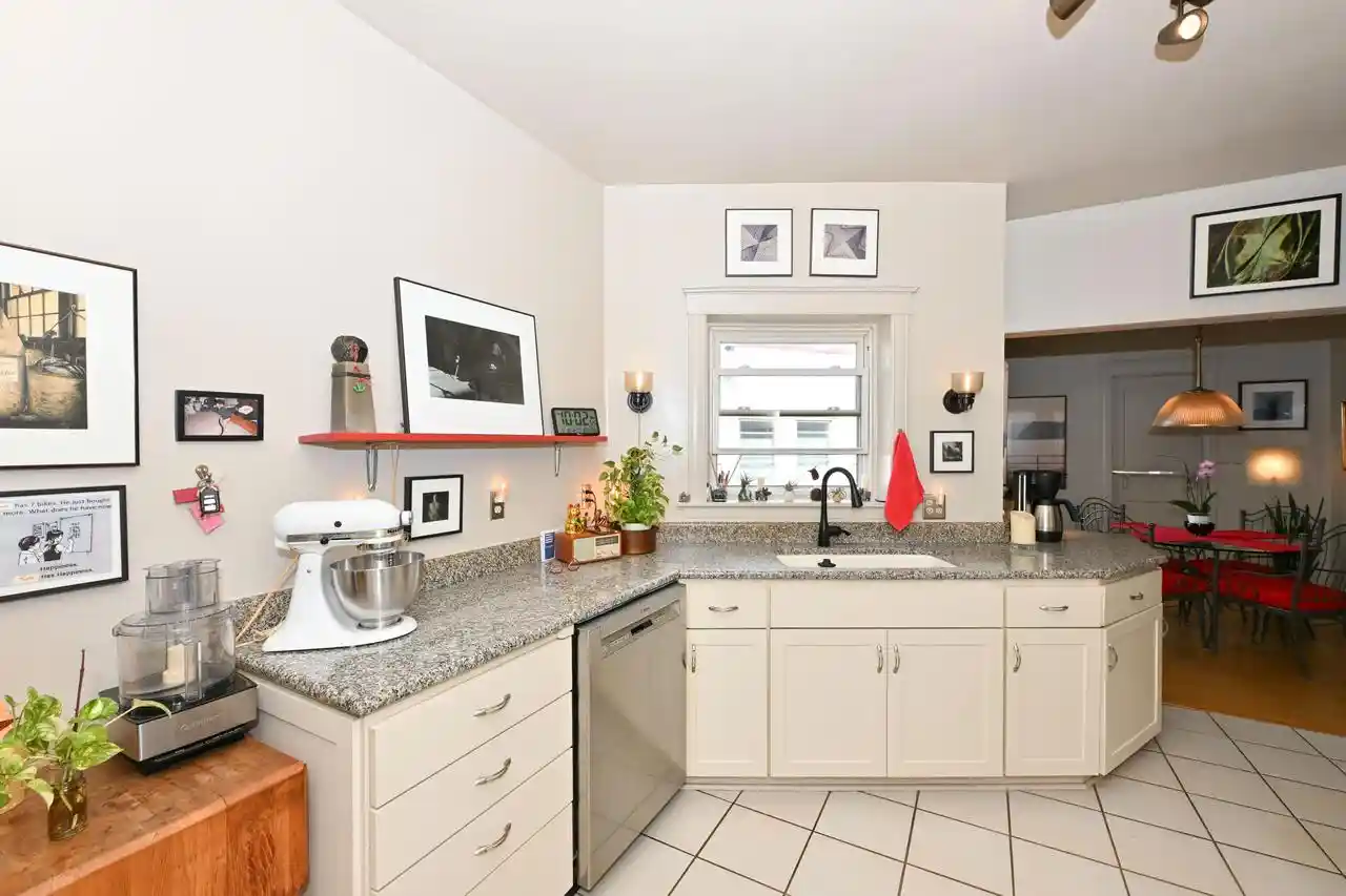 Listing Photo 2 - Condo for sale in building located at 2230 E Bradford Ave Ave, Milwaukee, WI 53211 - Unit #H