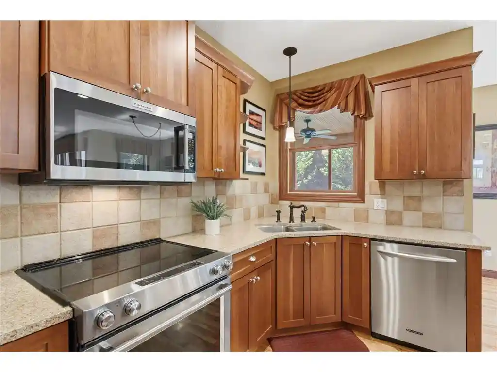 3rd image of 365 English Court Dr Dr, Hudson, WI 54016 | MLS# 7106123