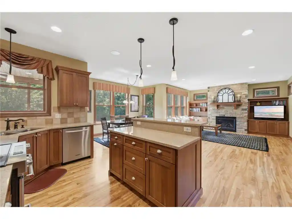4th image of 365 English Court Dr Dr, Hudson, WI 54016 | MLS# 7106123