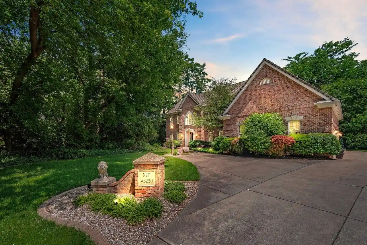 Homes for sale in Cedarburg, WI | N27w5230 Hamilton Road Road, Cedarburg, WI 53012 | MLS# 1970664