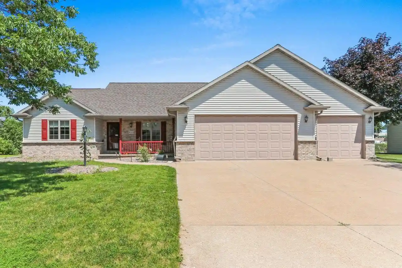 Photo 1 of Single family home for sale at W6164 Shagbark Hickory Lane Lane, Menasha, WI 54952 | MLS# 50328754 | Listing updated on 2026-09-04