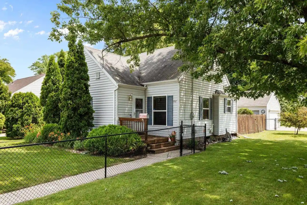 1st image of 882 Higgins Avenue Avenue, Neenah, WI 54956 | MLS# 50328776