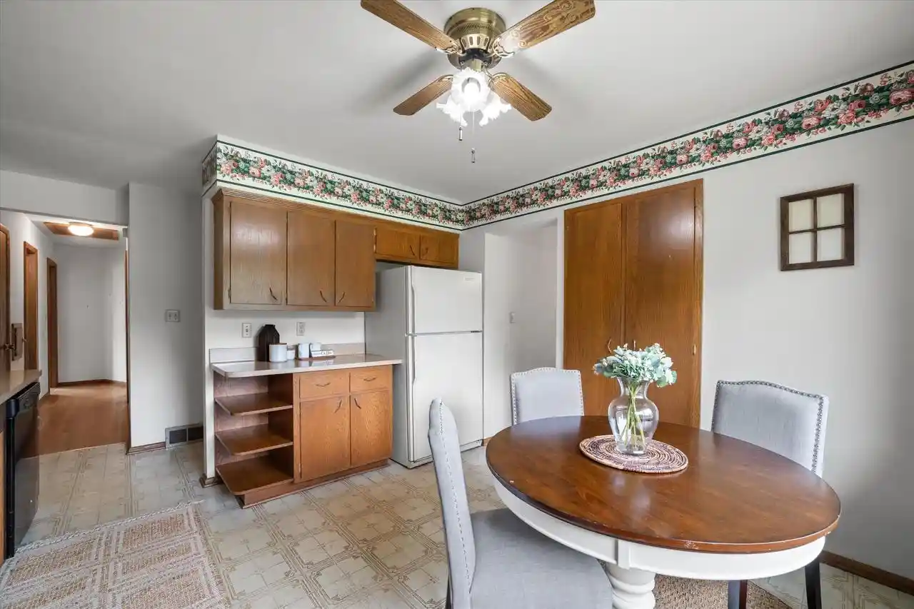 3rd image of S67W13720 Hardwicke Pl Pl, Muskego, WI 53150 | MLS# 1970692