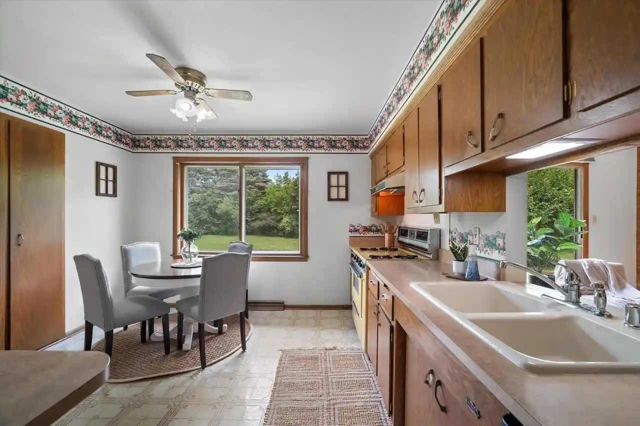 4th image of S67W13720 Hardwicke Pl Pl, Muskego, WI 53150 | MLS# 1970692
