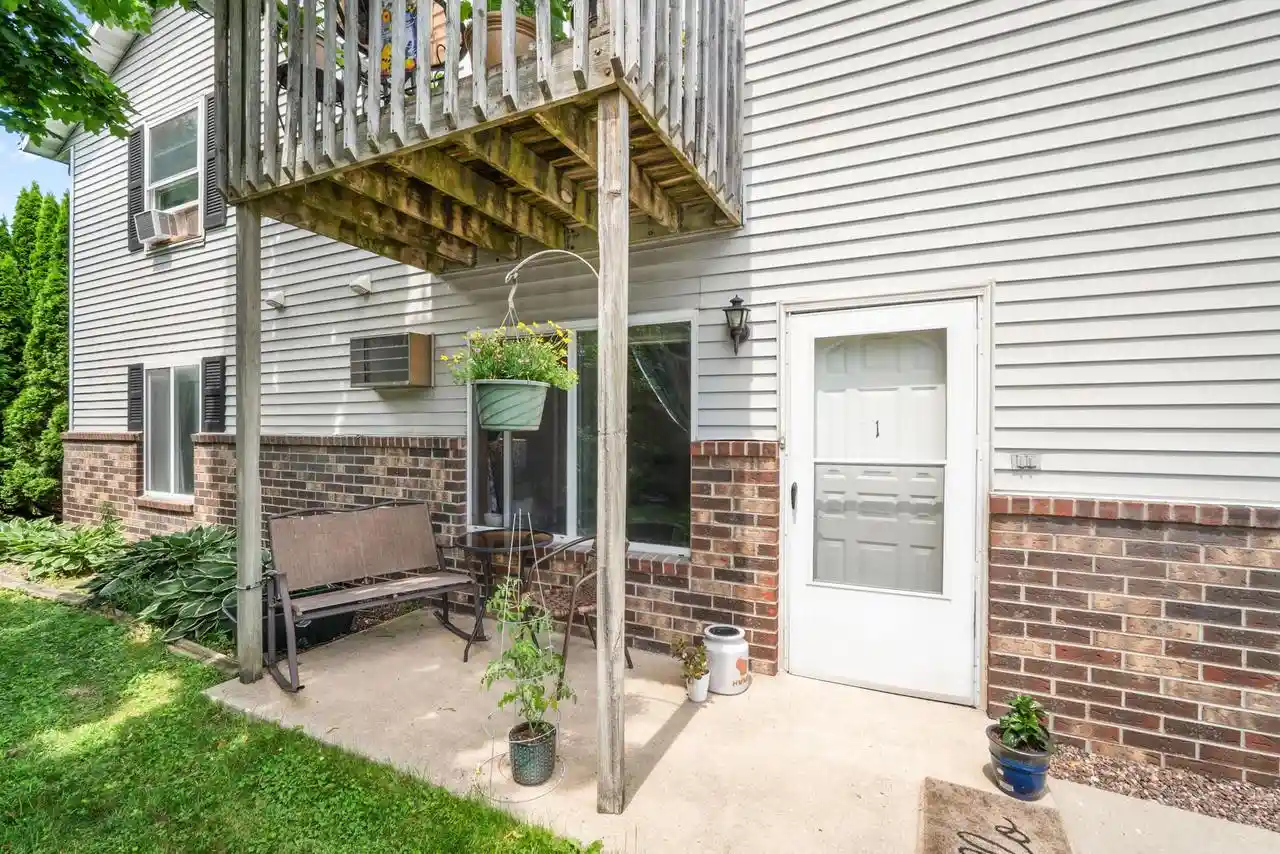 Homes for sale in Slinger, WI | 160 S Maple Avenue Avenue #1, Slinger, WI 53086 | MLS# 1970694