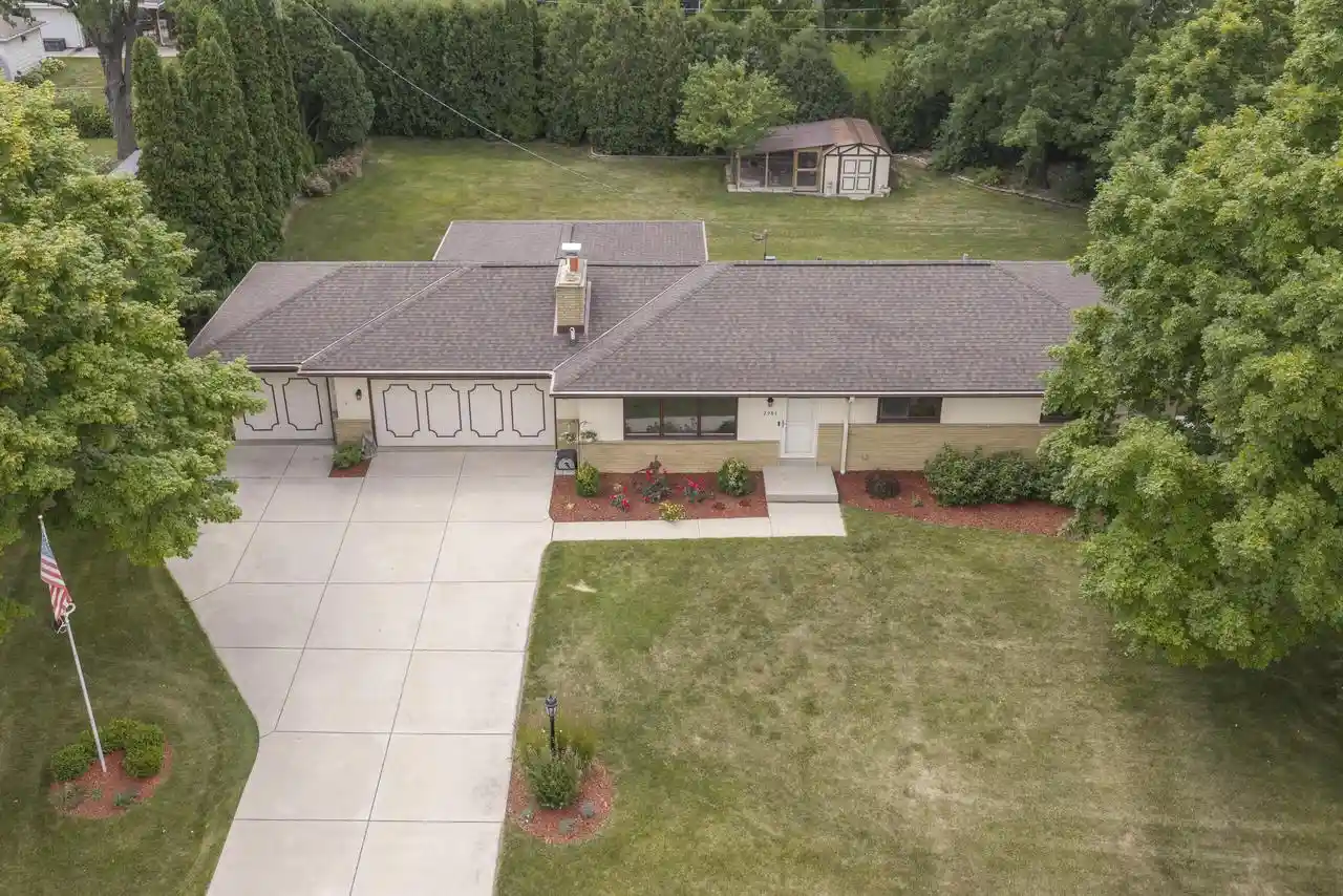 Homes for sale in New Berlin, WI | 2985 S 126th Street Street, New Berlin, WI 53151 | MLS# 1970713