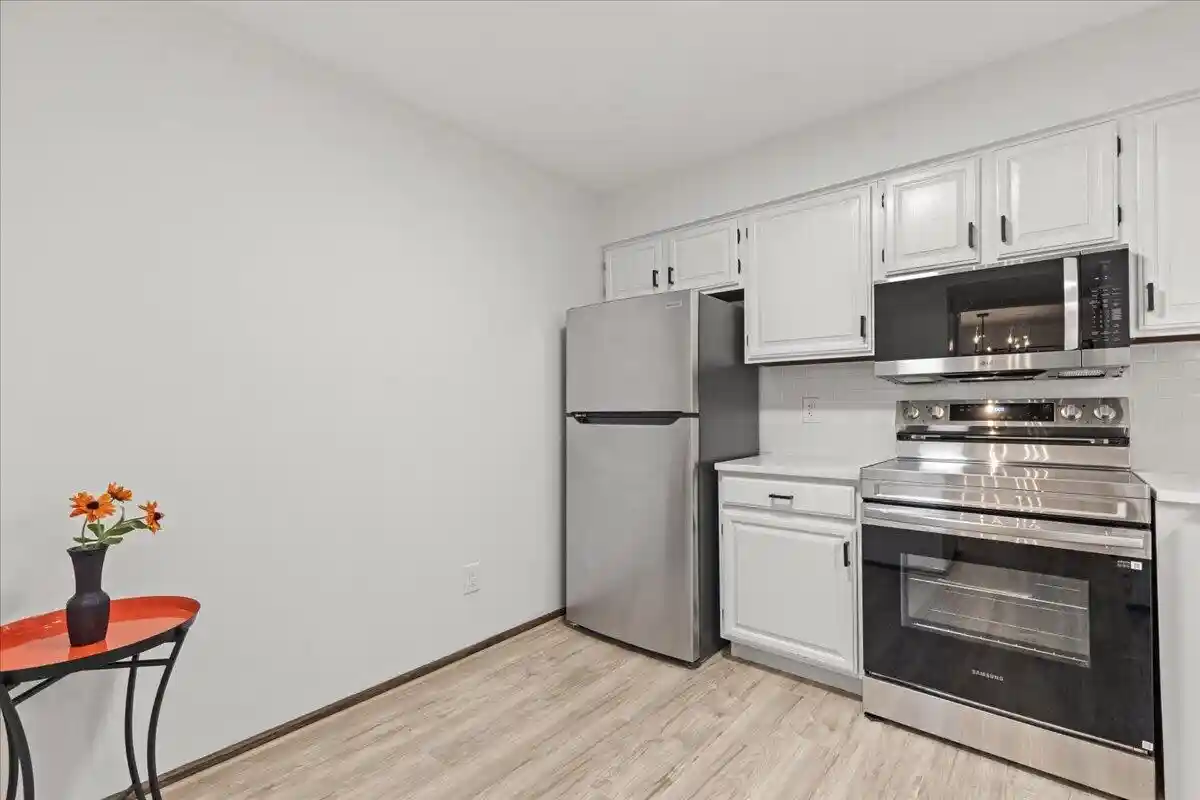 2nd image of 1906 E Shorewood Blvd Blvd, Milwaukee, WI 53211