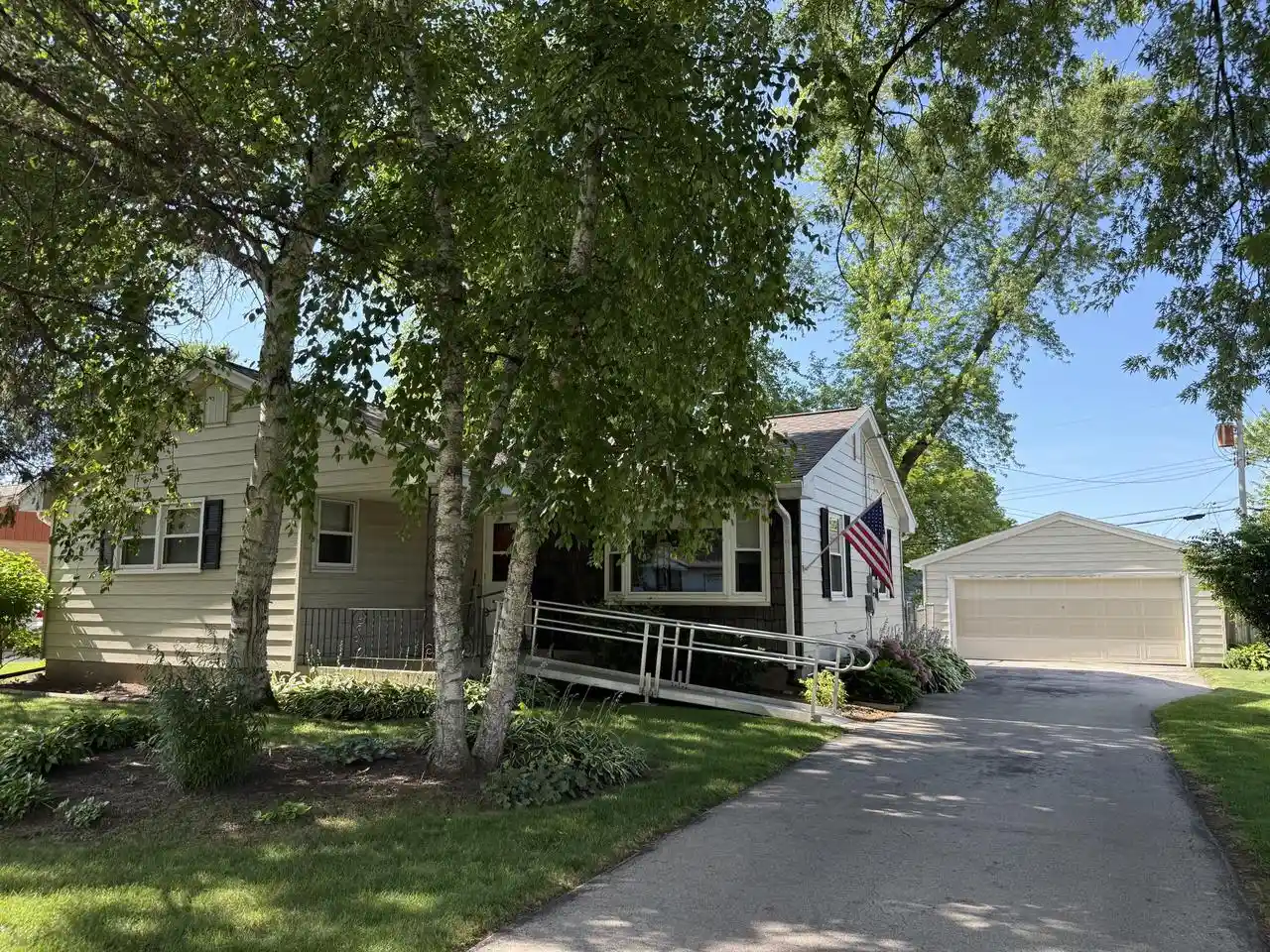 Homes for sale in Brown Deer, WI | 5232 W Donna Dr Dr, Brown Deer, WI 53223 | MLS# 1970766