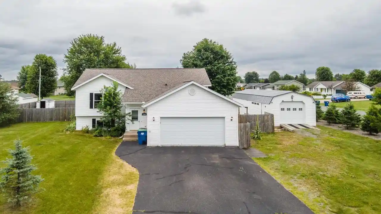Homes for sale in Kronenwetter, WI | 2104 Meadow Dr Dr, Kronenwetter, WI 54455 | MLS# 22603164