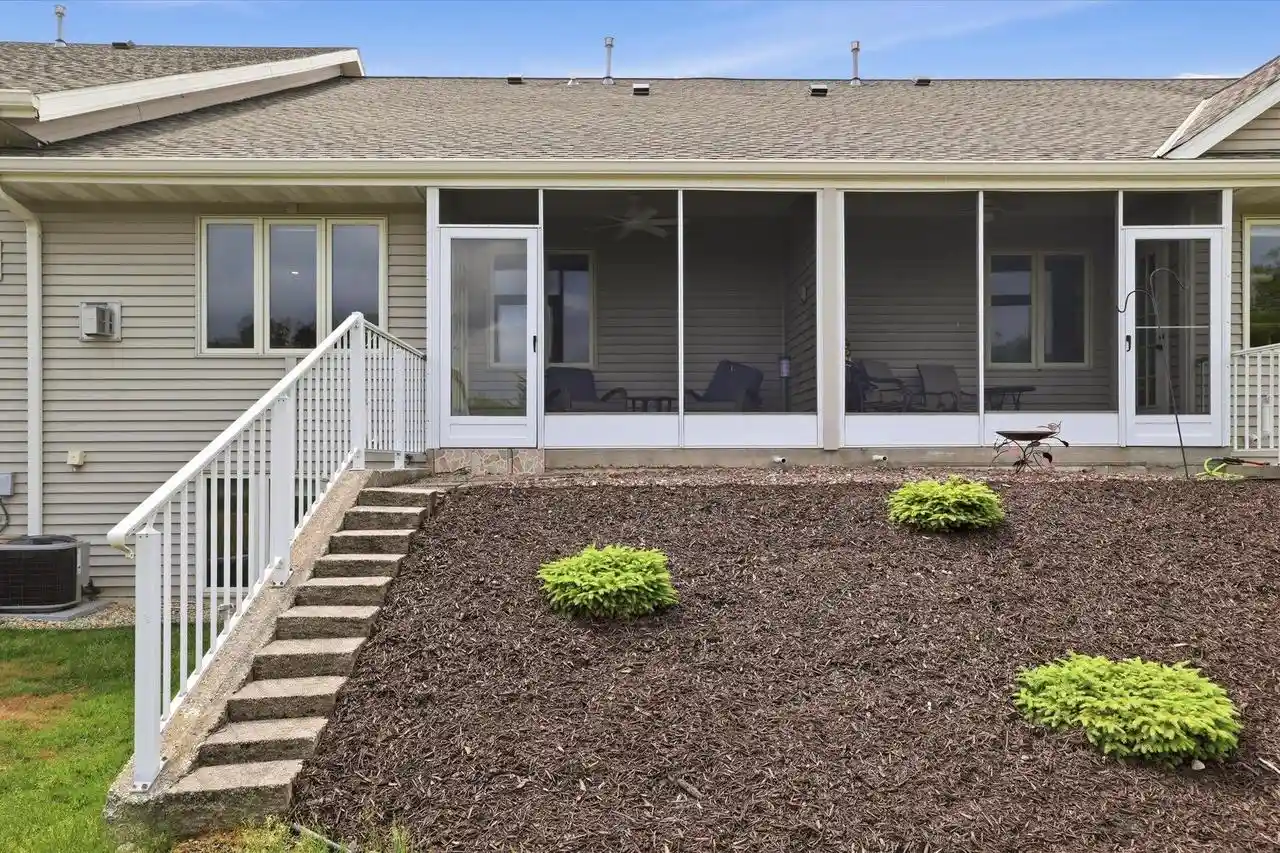 1st image of 970 Oconomowoc Parkway Parkway, Oconomowoc, WI 53066 | MLS# 1970778