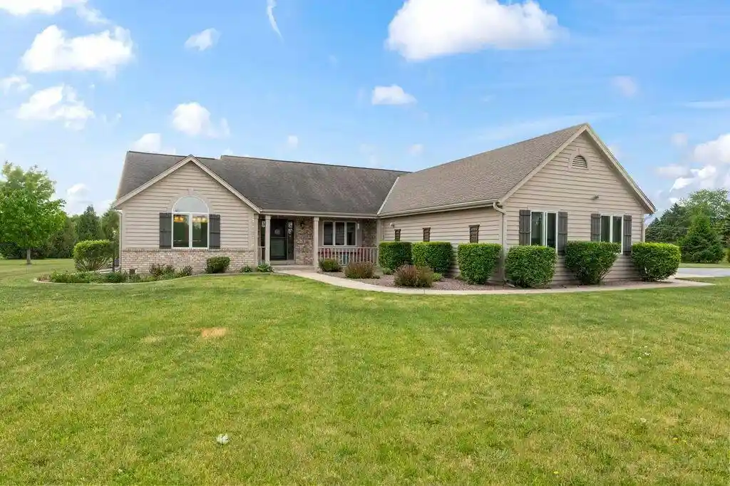 1st image of S93w34945 Jericho Dr Dr, Eagle, WI 53119 | MLS# 1970790
