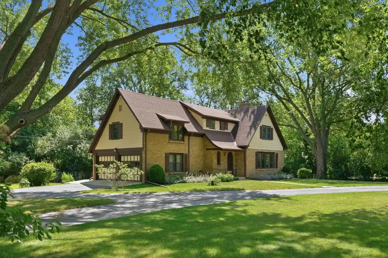 1st image of 950 Terrace Dr Dr, Elm Grove, WI 53122 | MLS# 1970785