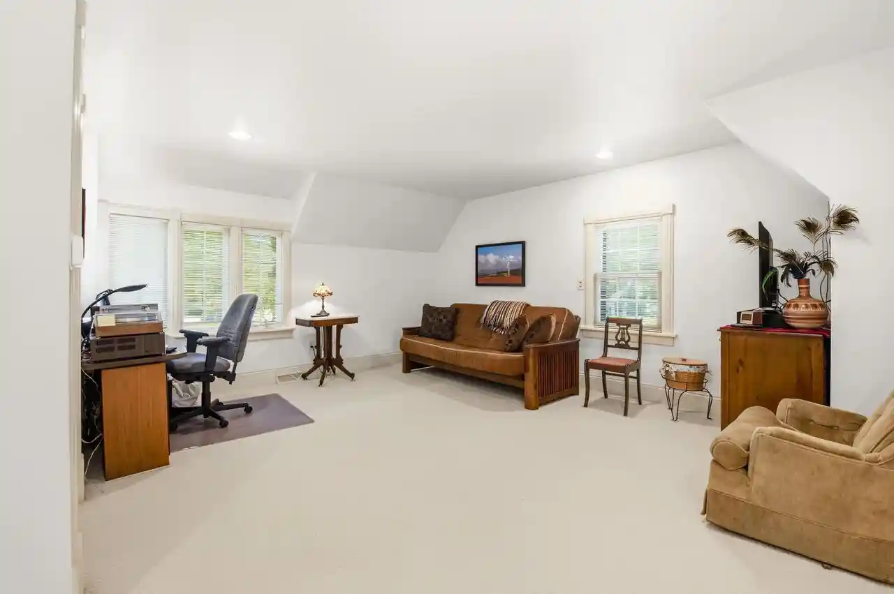 4th image of 950 Terrace Dr Dr, Elm Grove, WI 53122 | MLS# 1970785
