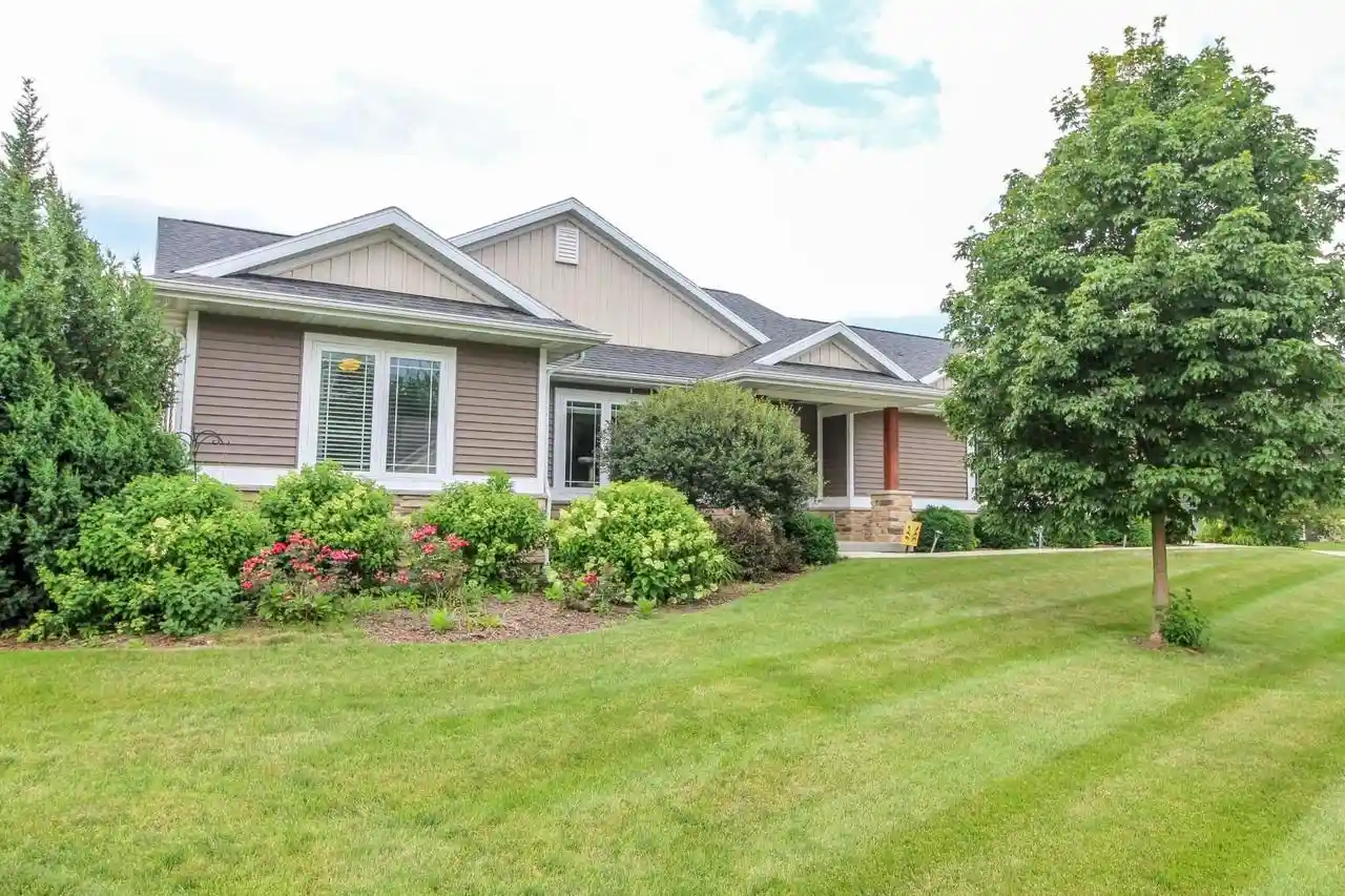 1st image of 601 Wheatland Dr Dr, Cambridge, WI 53523 | MLS# 2027654