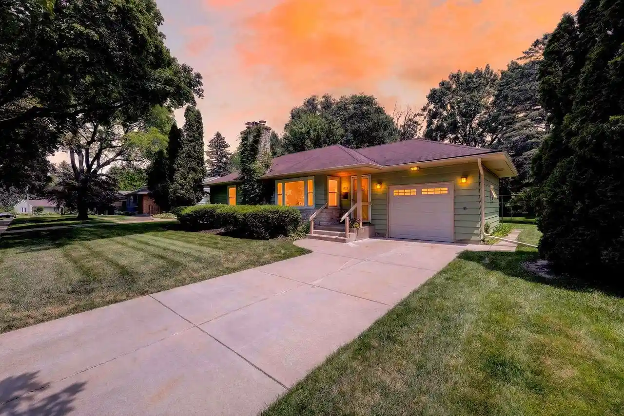 1st image of 913 Mohican Pass Pass, Madison, WI 53711 | MLS# 2027668