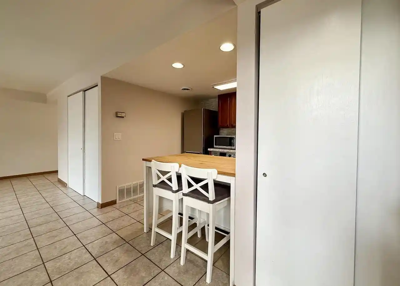 5th image of 515 D'onofrio Dr Dr, Madison, WI 53719