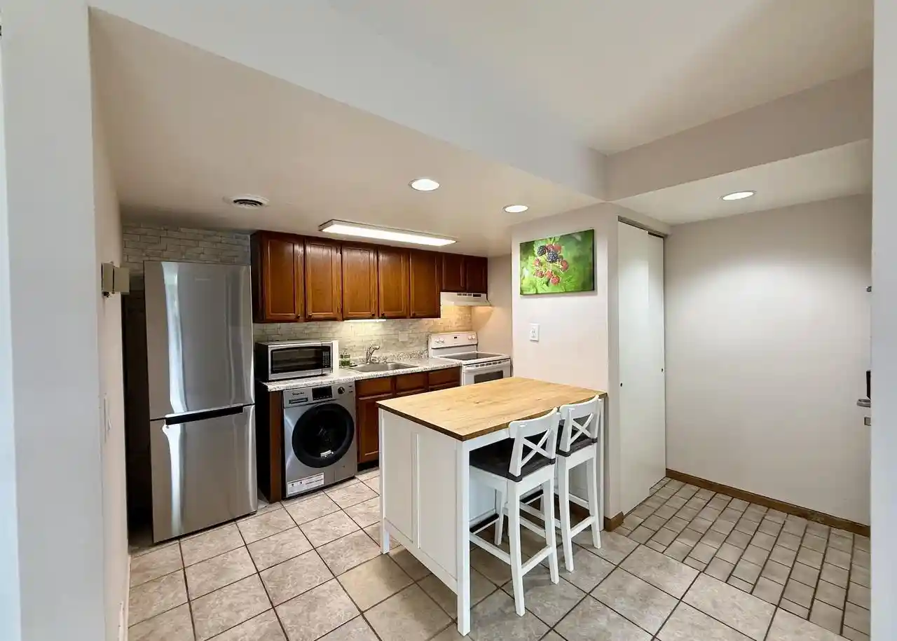 2nd image of 515 D'onofrio Dr Dr, Madison, WI 53719