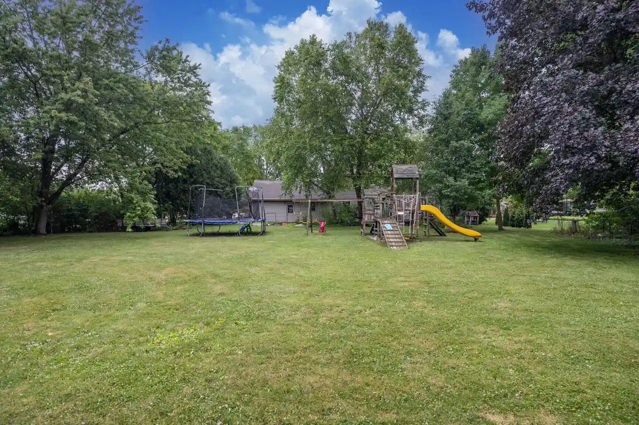 2nd image of W233s5269 Cottontail Trail Trail, Waukesha, WI 53189 | MLS# 1970807