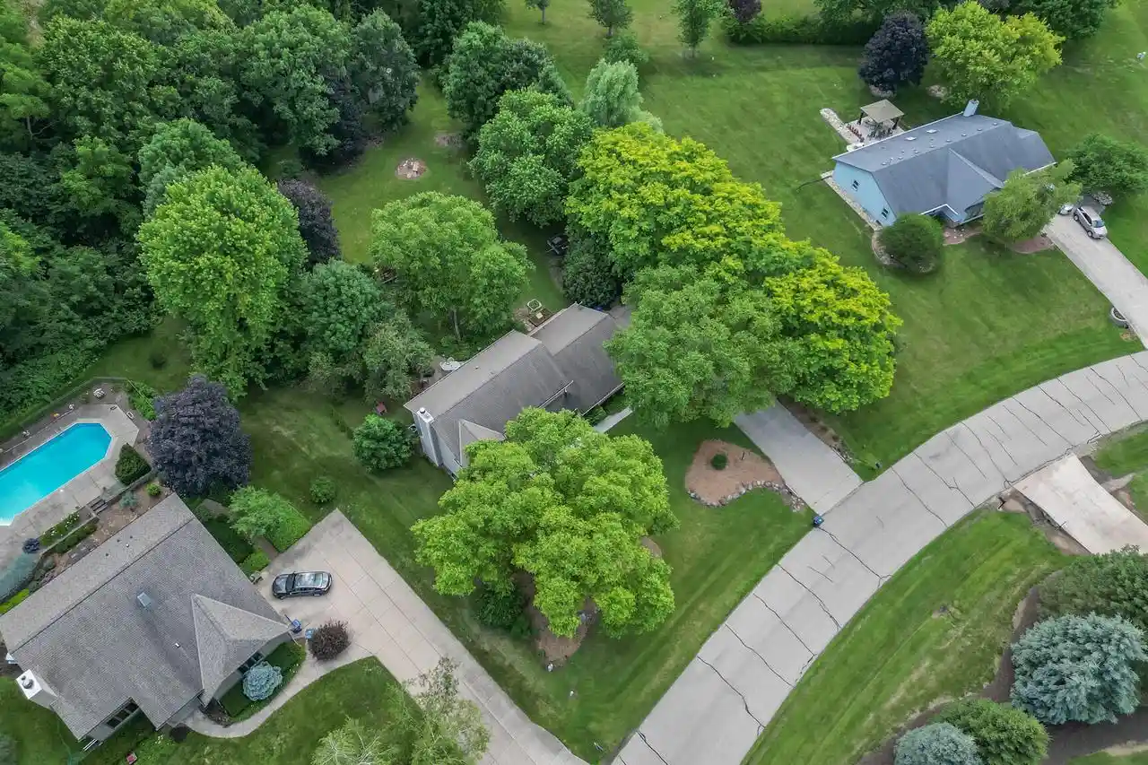 4th image of W233S5269 Cottontail Trail Trail, Waukesha, WI 53189 | MLS# 1970807