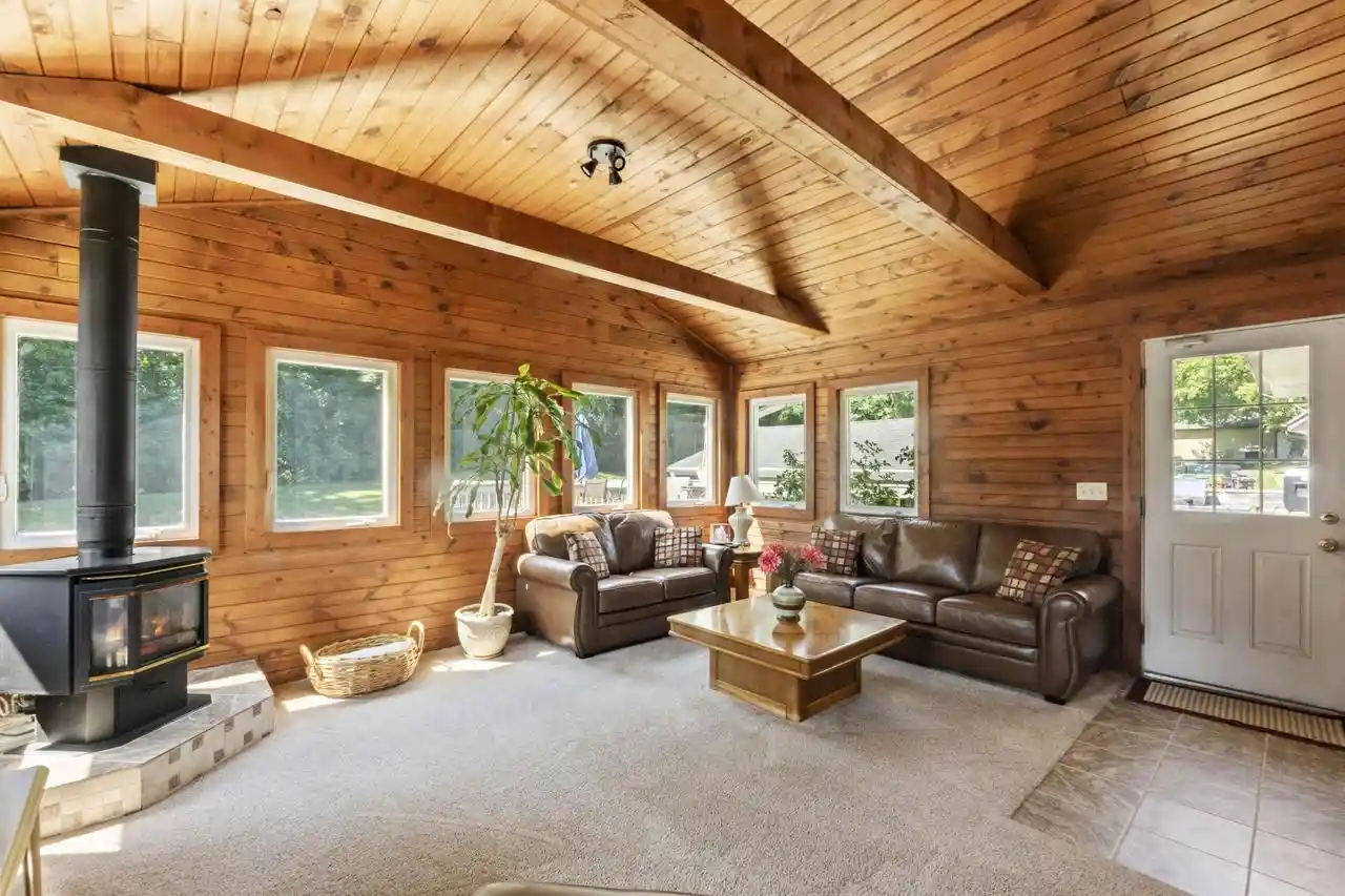 4th image of 255 Willow Dr Dr, Hartland, WI 53029 | MLS# 1970819