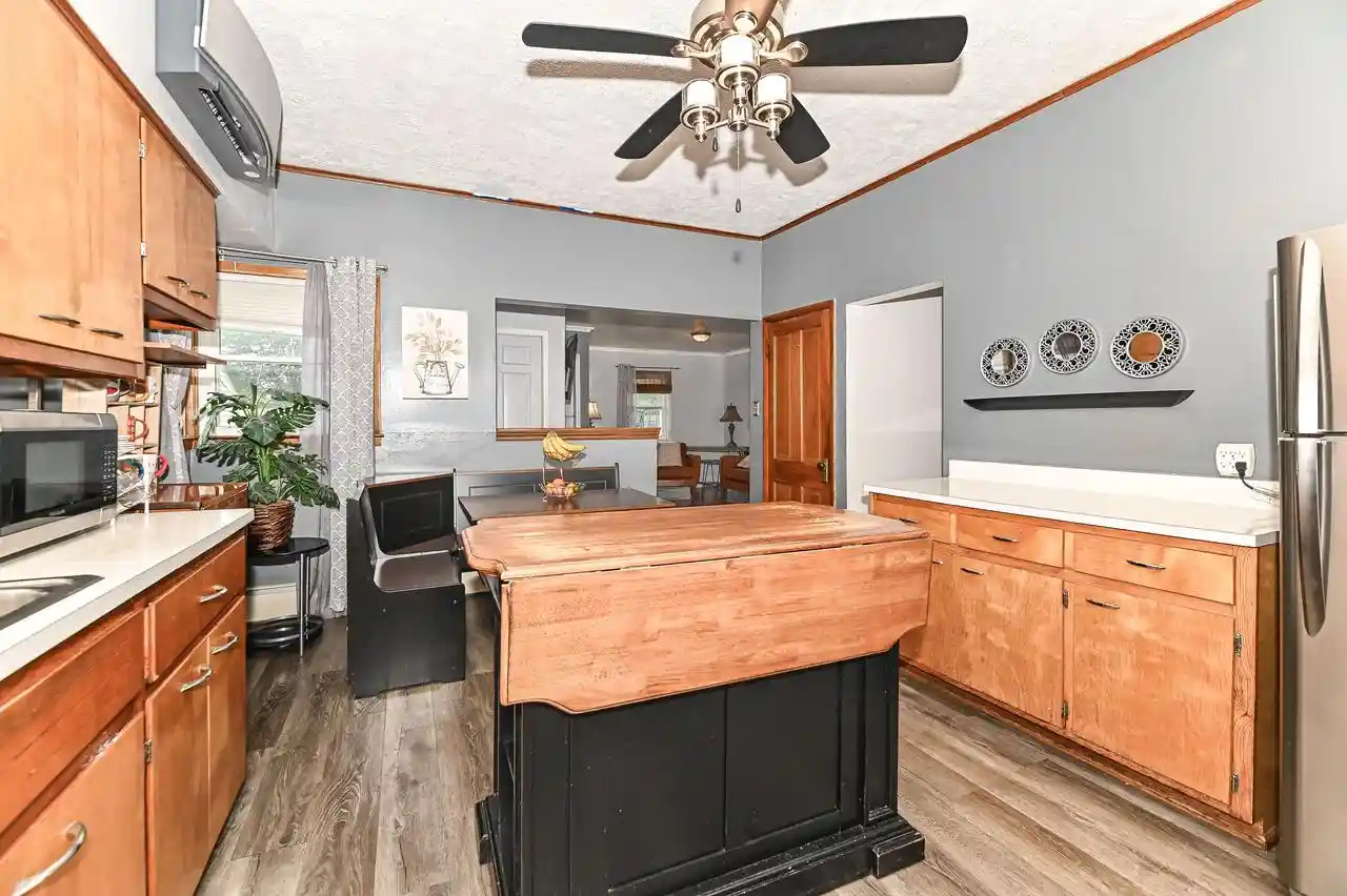 Homes for sale in South Milwaukee, WI | 1521 Marquette Avenue Avenue, South Milwaukee, WI 53172 | MLS# 1970823