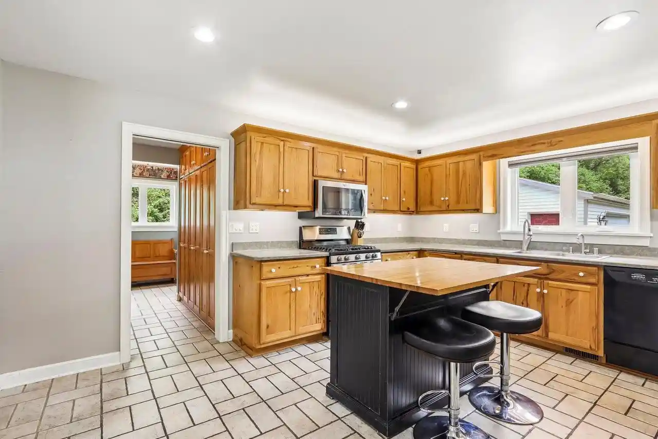 4th image of S17W32648 Mickle Road Road, Delafield, WI 53018 | MLS# 1970827