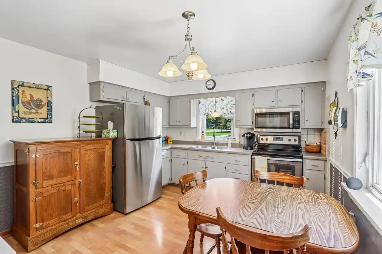 4th image of 927 Robins Lane Lane, Mukwonago, WI 53149 | MLS# 1970831