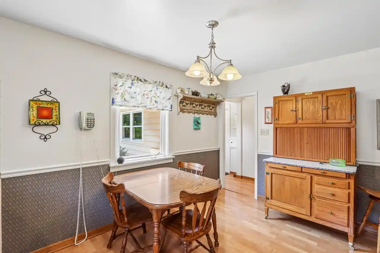 5th image of 927 Robins Lane Lane, Mukwonago, WI 53149 | MLS# 1970831